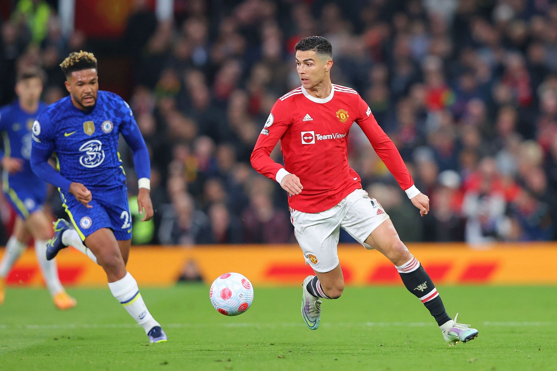 Manchester United v Chelsea - Premier League